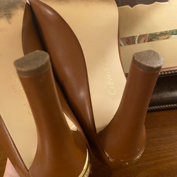 Calvin Klein Allie Cow Kansas Cigar Brown Heeled Peep Toe Mule 6.5. EUC in Box - Picture 9 of 15